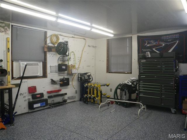 7422 Warwick Drive, Pasadena Hills, MO 63121