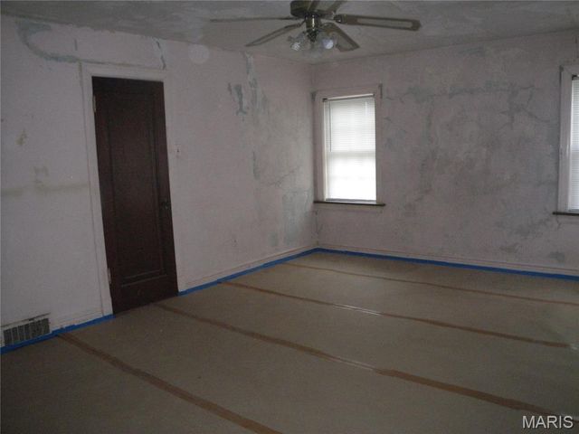 7422 Warwick Drive, Pasadena Hills, MO 63121