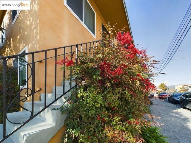 3807 Opal St, Oakland, CA 94609