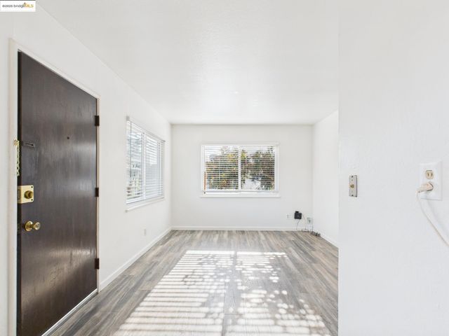 3807 Opal St, Oakland, CA 94609