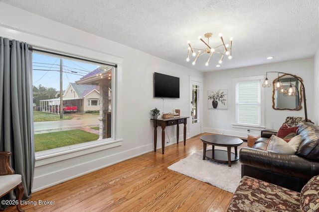 1521 Belmar Dr, Louisville, KY 40213