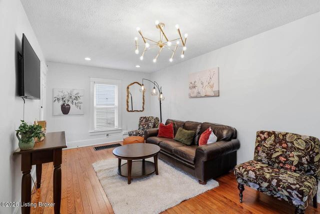 1521 Belmar Dr, Louisville, KY 40213