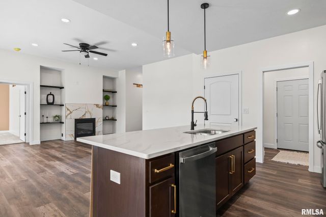 314 BOULDER CREEK Drive, Chatham, IL 62629