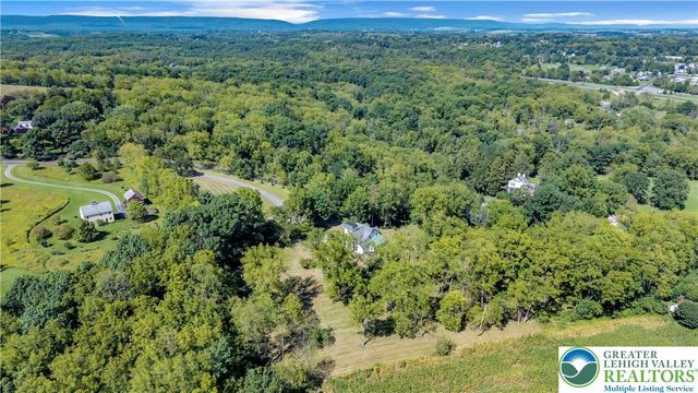 384 Henry Road, Bushkill Twp, PA 18064