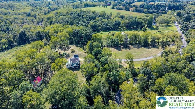384 Henry Road, Bushkill Twp, PA 18064