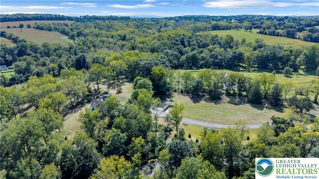 384 Henry Road, Bushkill Twp, PA 18064