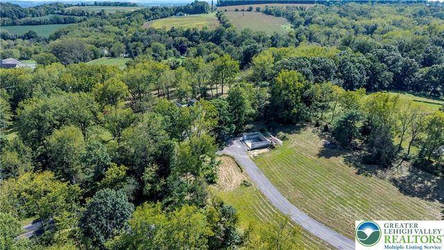 384 Henry Road, Bushkill Twp, PA 18064