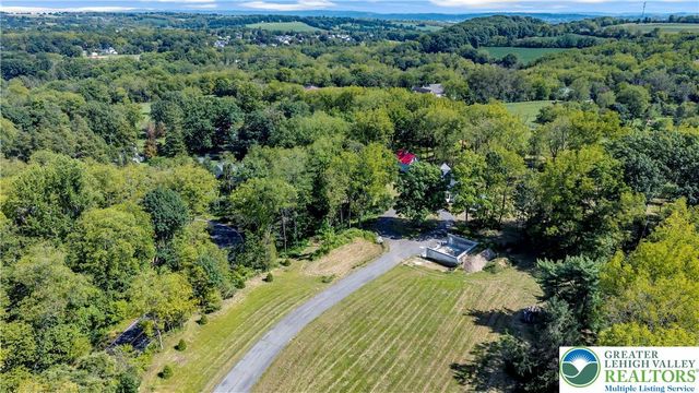 384 Henry Road, Bushkill Twp, PA 18064