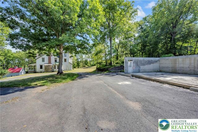 384 Henry Road, Bushkill Twp, PA 18064