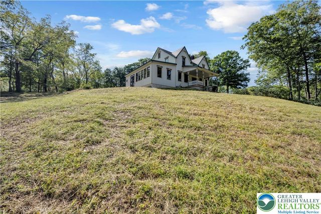 384 Henry Road, Bushkill Twp, PA 18064