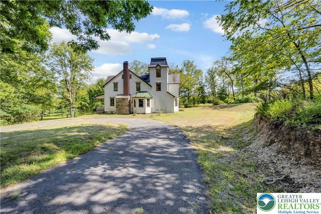384 Henry Road, Bushkill Twp, PA 18064