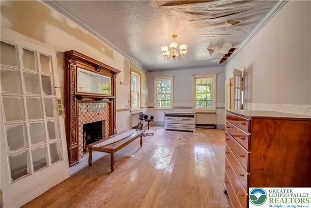384 Henry Road, Bushkill Twp, PA 18064