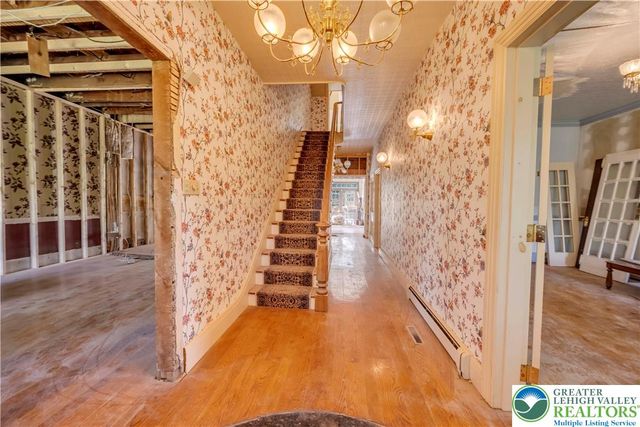 384 Henry Road, Bushkill Twp, PA 18064