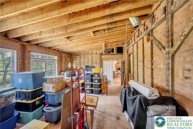 384 Henry Road, Bushkill Twp, PA 18064
