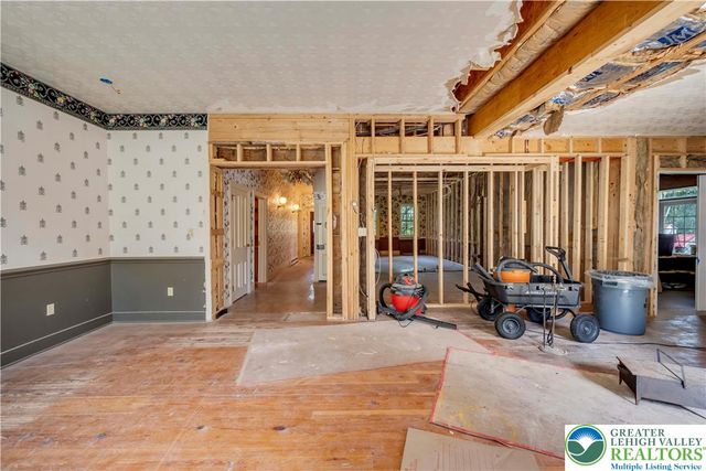 384 Henry Road, Bushkill Twp, PA 18064
