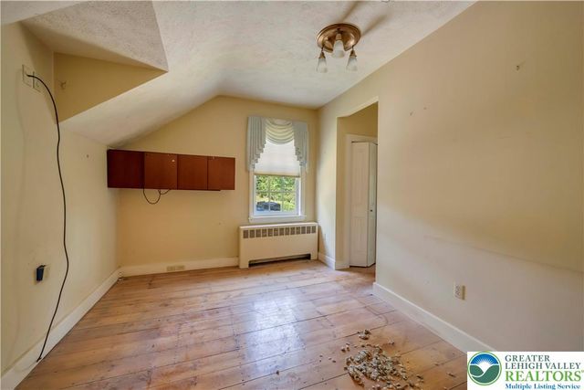 384 Henry Road, Bushkill Twp, PA 18064