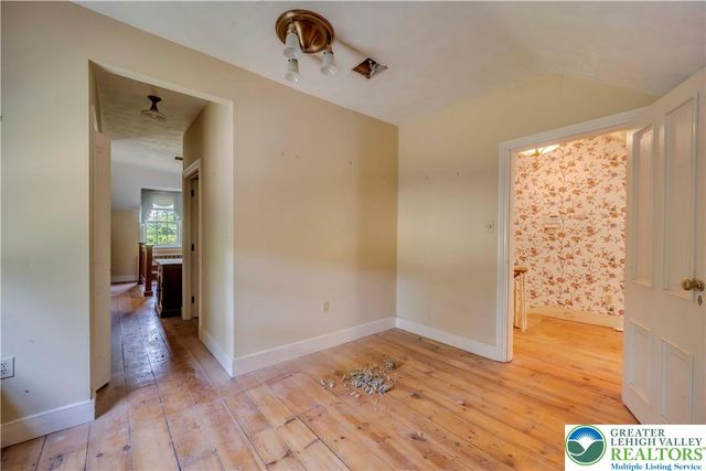 384 Henry Road, Bushkill Twp, PA 18064