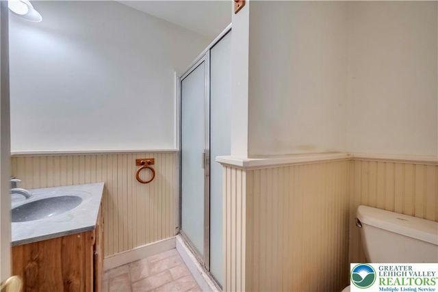 384 Henry Road, Bushkill Twp, PA 18064