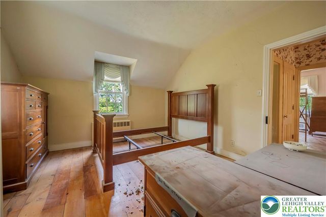 384 Henry Road, Bushkill Twp, PA 18064