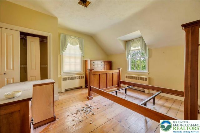 384 Henry Road, Bushkill Twp, PA 18064