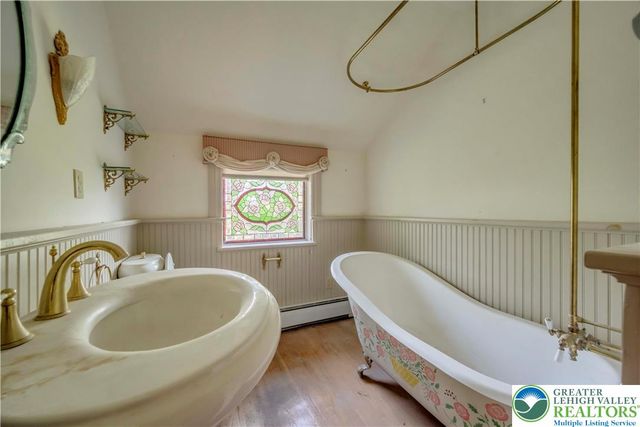 384 Henry Road, Bushkill Twp, PA 18064