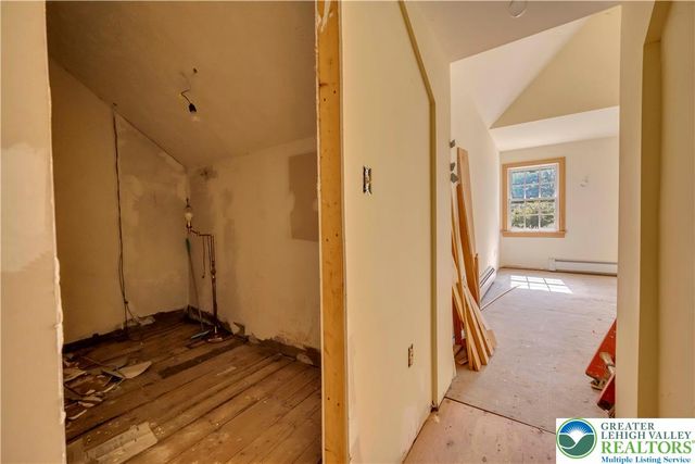 384 Henry Road, Bushkill Twp, PA 18064
