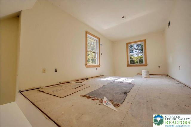 384 Henry Road, Bushkill Twp, PA 18064