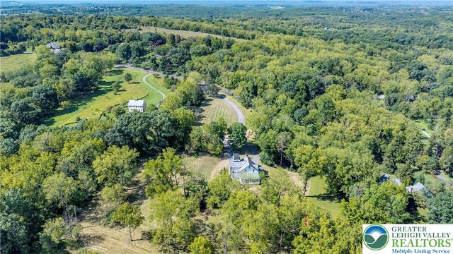384 Henry Road, Bushkill Twp, PA 18064