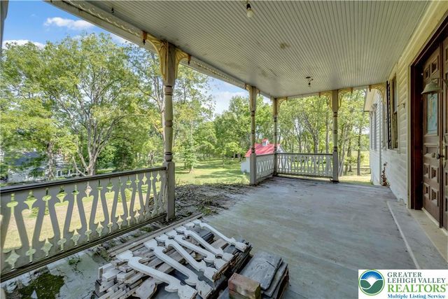 384 Henry Road, Bushkill Twp, PA 18064