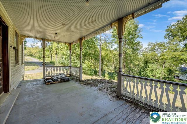 384 Henry Road, Bushkill Twp, PA 18064