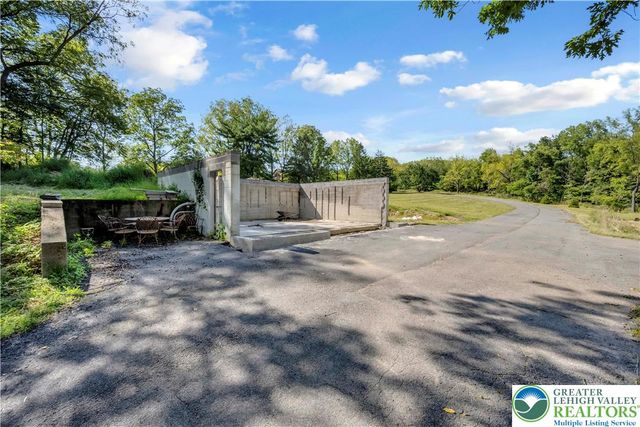 384 Henry Road, Bushkill Twp, PA 18064