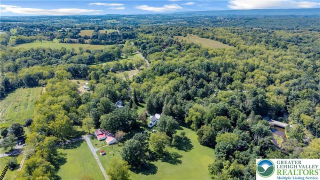384 Henry Road, Bushkill Twp, PA 18064