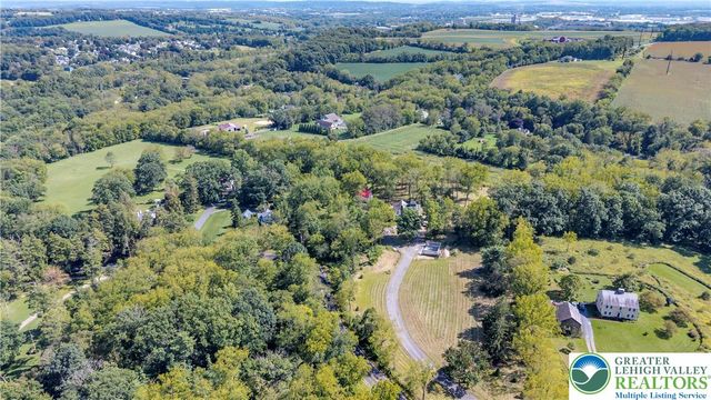 384 Henry Road, Bushkill Twp, PA 18064