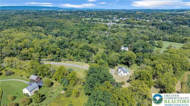384 Henry Road, Bushkill Twp, PA 18064