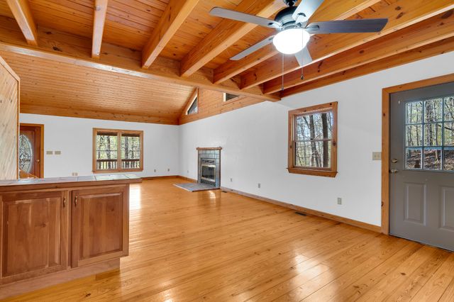 551 Shippmans Creek Rd, Wartrace, TN 37183