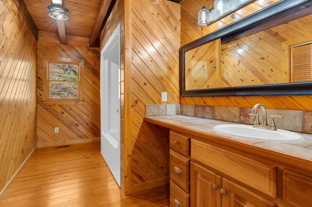 551 Shippmans Creek Rd, Wartrace, TN 37183