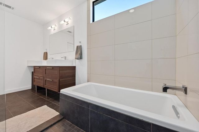 1005 Cardinal LN B, Austin, TX 78704