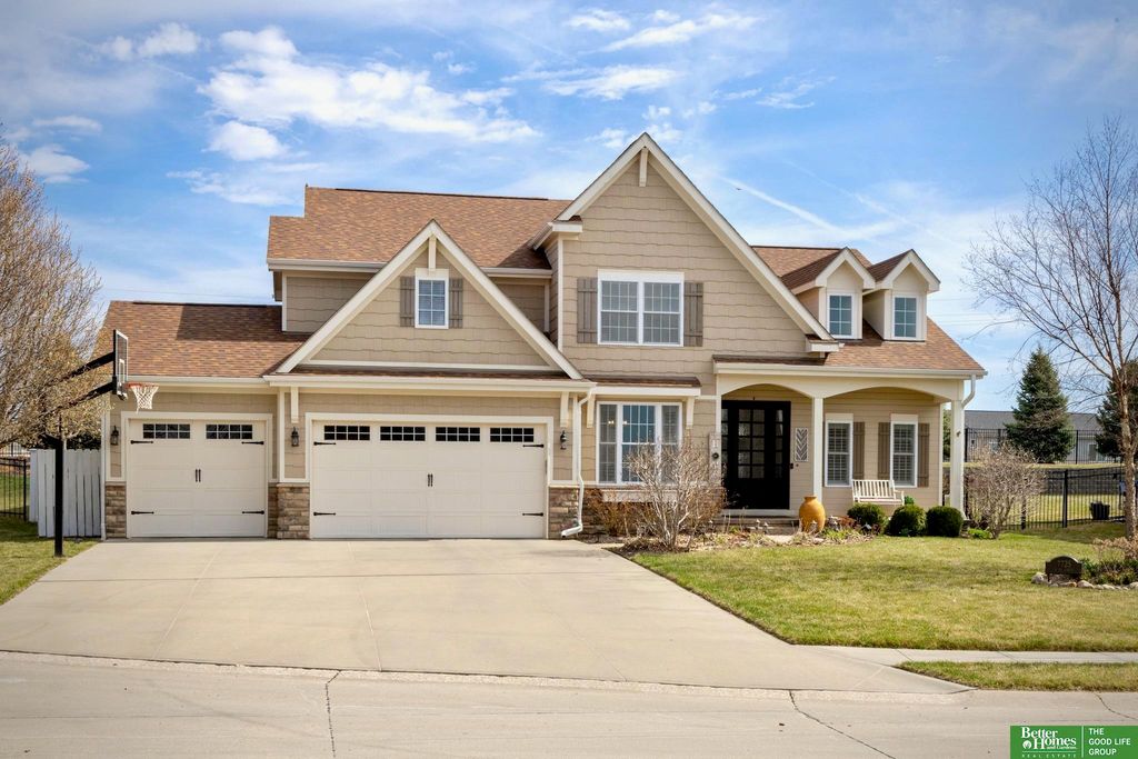 7725 N 151 Circle, Bennington, NE 68007