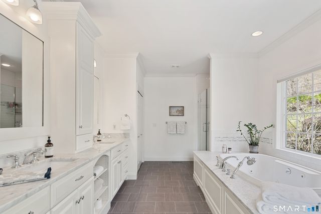 8 Kimberly Court, Ridgefield, CT 06877
