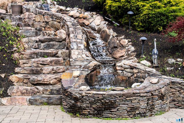8 Kimberly Court, Ridgefield, CT 06877
