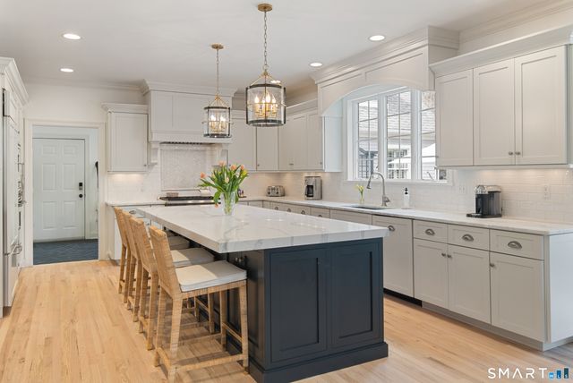 8 Kimberly Court, Ridgefield, CT 06877