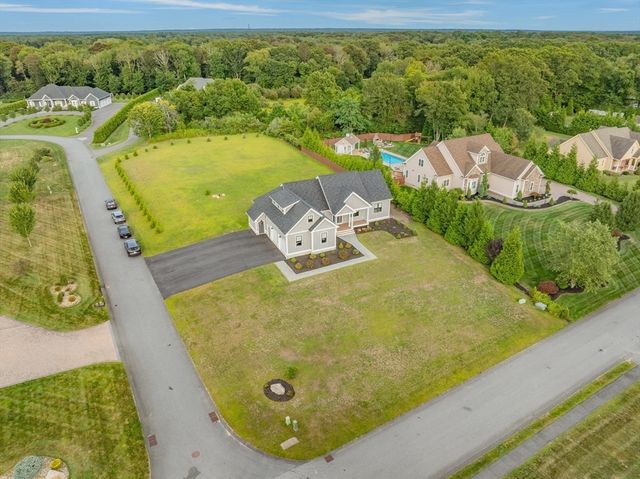2 Magnolia Ln, Westport, MA 02790