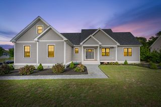 2 Magnolia Ln, Westport, MA 02790