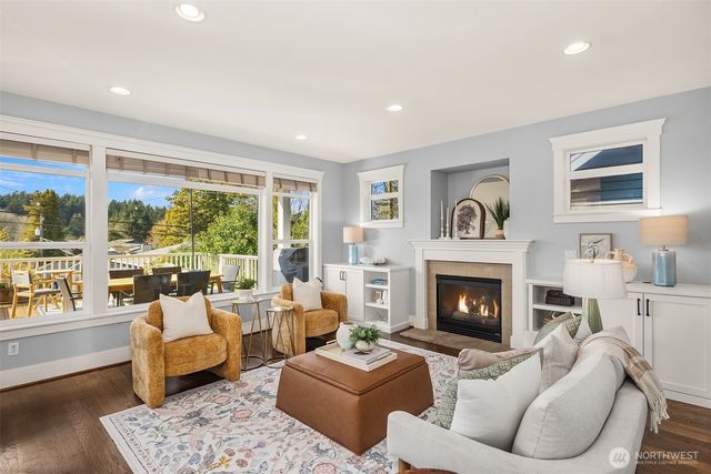 4317 32nd Avenue W, Seattle, WA 98199