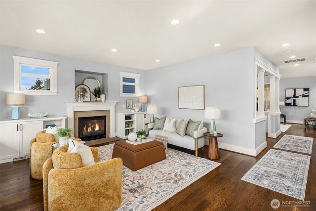 4317 32nd Avenue W, Seattle, WA 98199