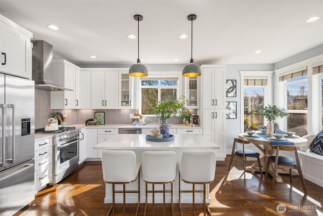 4317 32nd Avenue W, Seattle, WA 98199