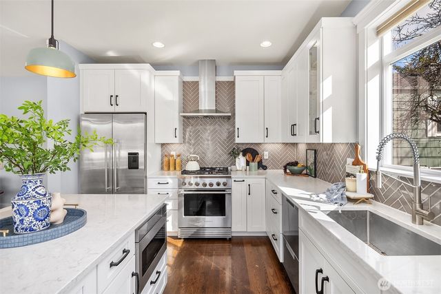 4317 32nd Avenue W, Seattle, WA 98199