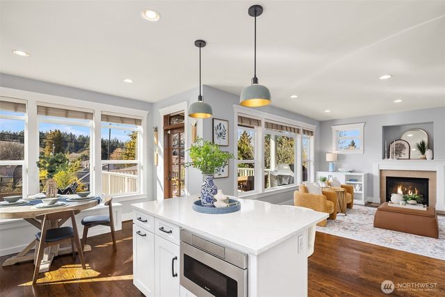 4317 32nd Avenue W, Seattle, WA 98199