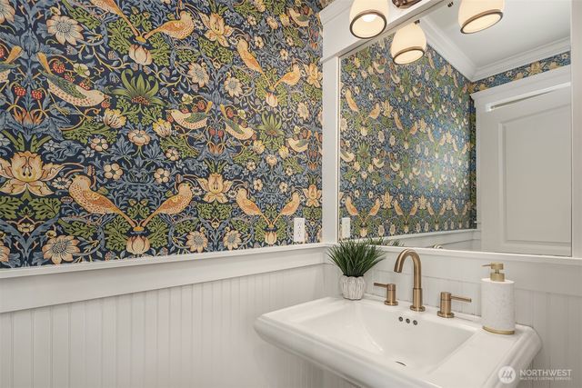 4317 32nd Avenue W, Seattle, WA 98199