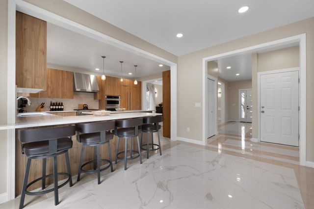 60 Shufelt Rd, Walpole, MA 02071